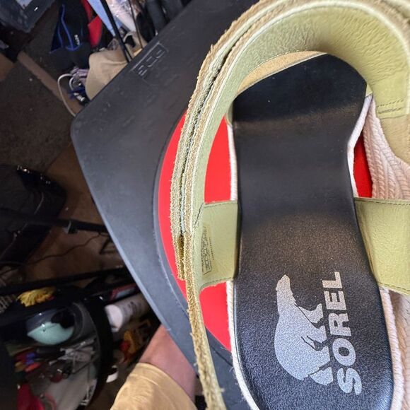 SOREL® | CAMERON™ WEDGE SANDAL | OLIVE/BLK/OFF-WHT | SUEDE | XLNT | - Picture 10 of 16